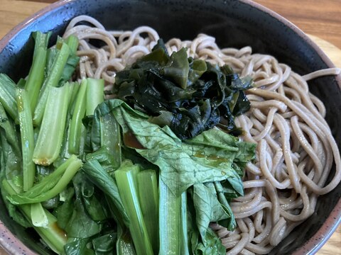 小松菜とわかめの和蕎麦